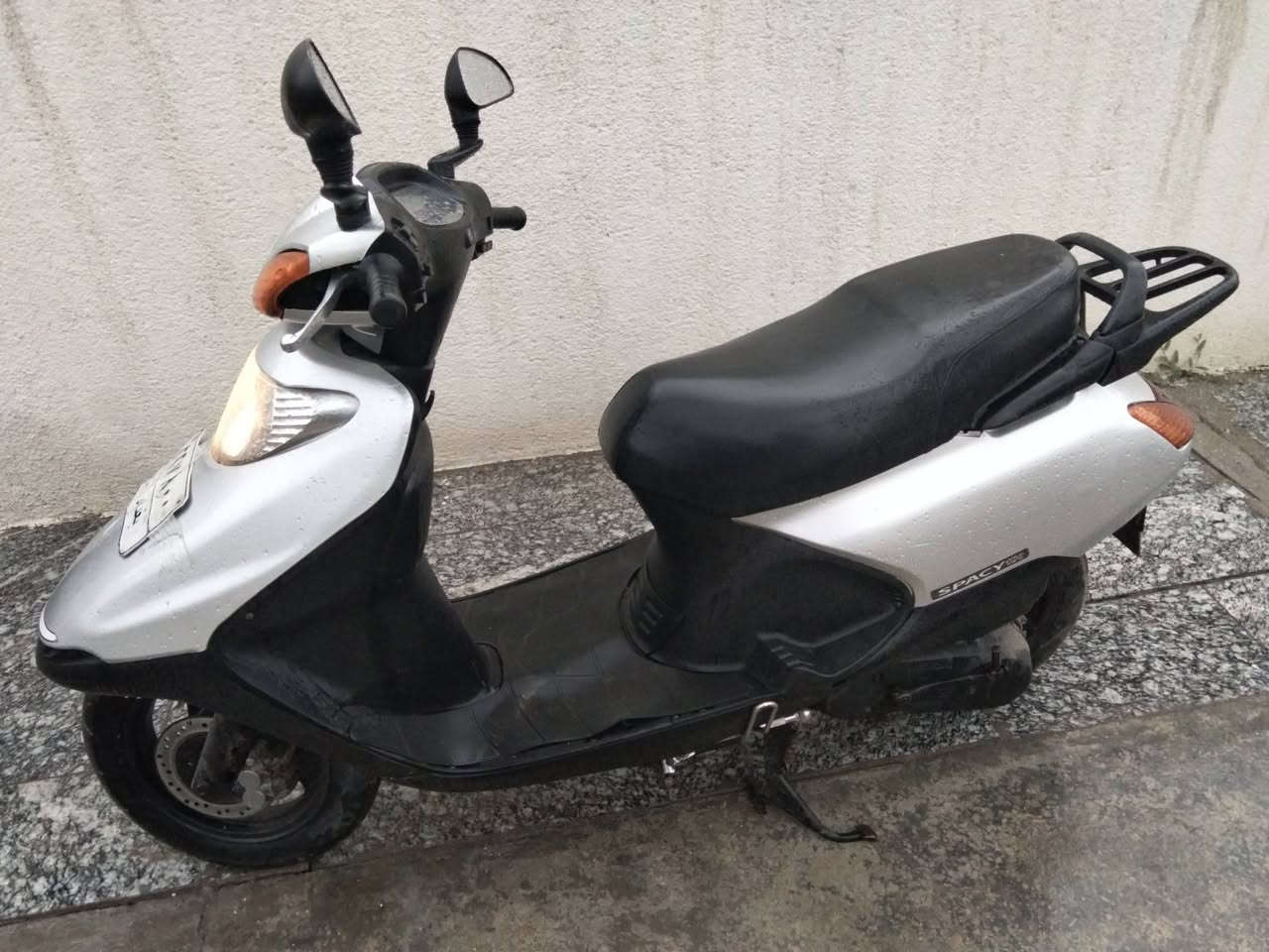 سلام عليكم
هوندا سبيسي رقم بغداد للبيع سعرهه 2500 مليون مكان شارع فلسطين 
***********
