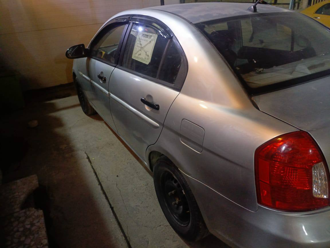 السلام عليكم اكسنت ٢٠٠٦ امريكي مصبوغه احزام مكينه وكير نضيفات 
شاشه وكامره شادلها باسمي سياره نضيفه 
خير من الله 
سعرها ٧٢ ورقه وبيها مجال   
 ***********
