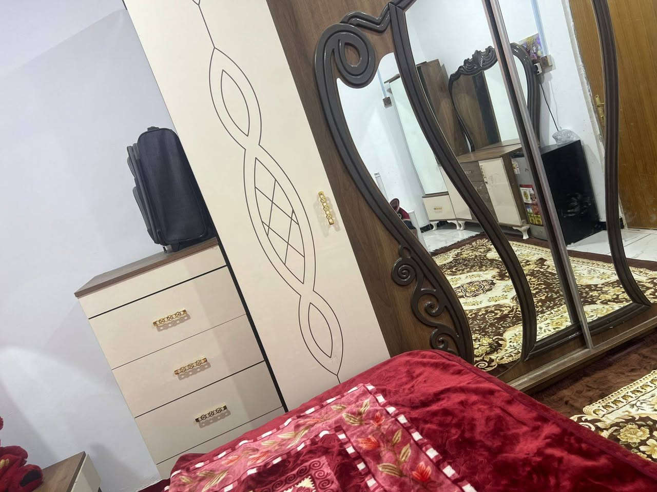 السلام عليكم 
غرفه نوم تركيا للبيع مكانها البصره 
السعر ٨٠٠بيها مجال 
الرقم ***********
