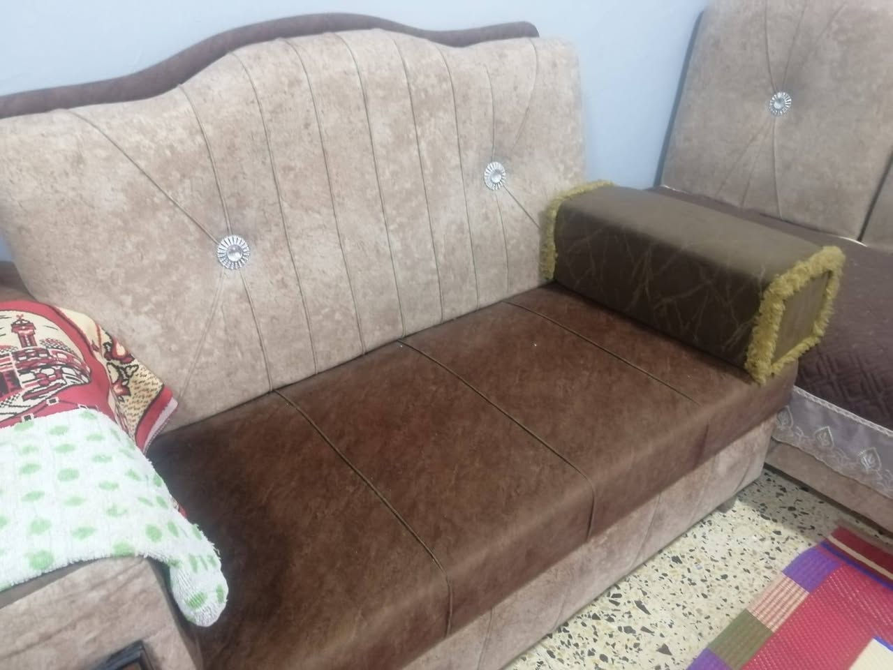 السلام عليكم اخوان هاذا الديوان للبيع 300وبيها مجال موصل الايمن حي نابلس الطول ضلع ونص عدد ست قطع ***********
