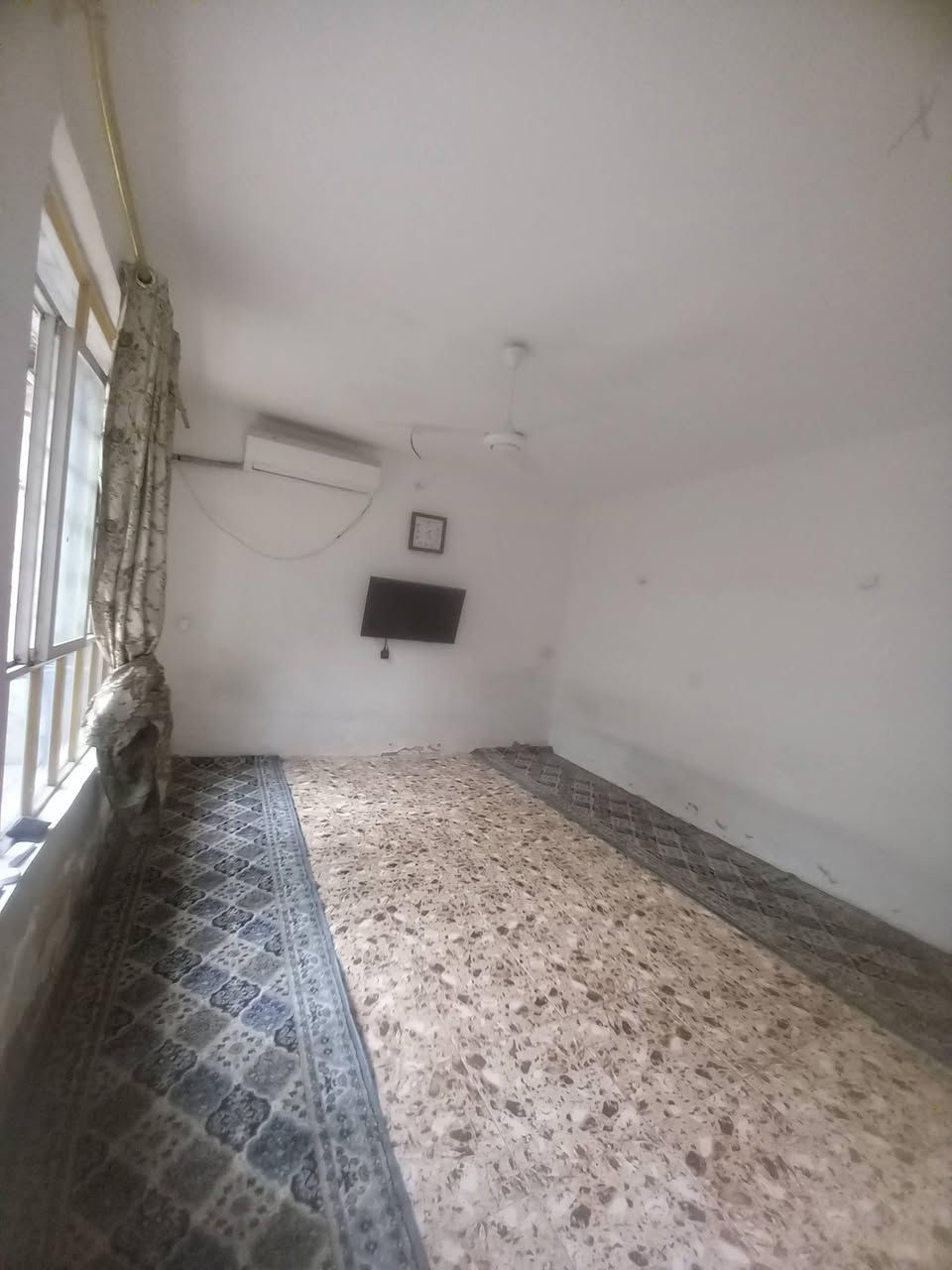 📢 بيت للبيع – الزعفرانية / دور الشرطة
🏠 بيت للبيع موقع مميز في الزعفرانية – دور الشرطة
📍 شارع المختار الثقفي – الفرع السادس
🔹 المساحة: 100 متر مربع
🔹 الطوابق: طابقين
🔹 سنة البناء: 2023 (بناء حديث)
✨ تفاصيل البيت:
🔸 الطابق الأرضي:
غرفة
صالة
هول
مطبخ
صحيات
🔸 الطابق الثاني:
غرفتين نوم
هول
حمام
مخزن
📄 نوع السند: زراعي (سند 25)
💰 السعر: 80 مليون دينار عراقي (قابل للتفاوض)
📞 للاستفسار: ***********
