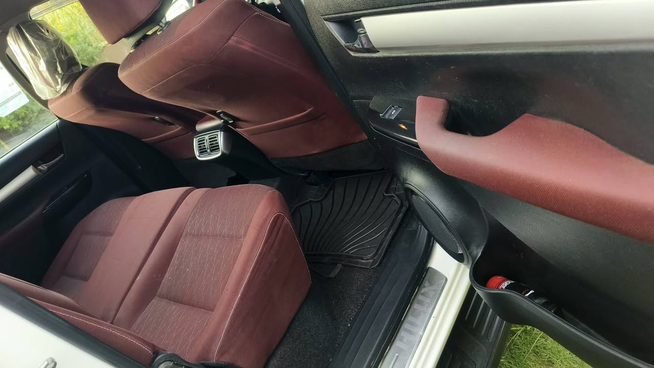 سلام عليكم للبيع تويوتا هايلوكس TRD 6V ساز فول مواصفات مكفوله كفاله عامه بيها فقط شبر بارد باب البدي الخلفي سياره كير محرك اكسل كفاله عامه بعدها عل وضع الشركه ماشيه ١٠٠ الف حقيقي سياره رقم سليمانيه الجديد بأسمي تحويل مباشر سياره نضيفه مال جناي مكاني بغداد للستفسار اتصل ***********
