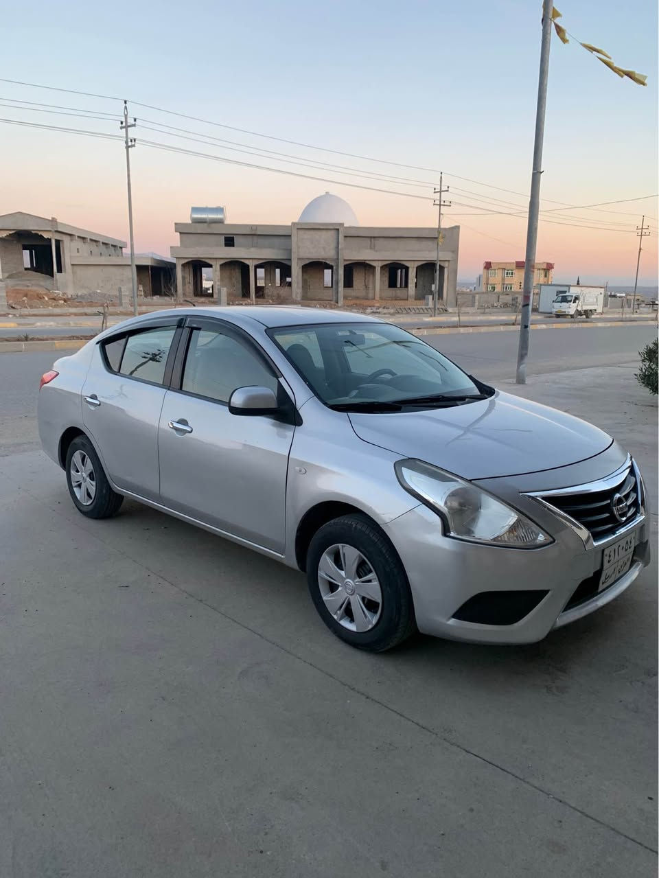 نیسان سنی ٢٠١٥ سەیارەیەكی لۆك زۆرخاوێنە ماڵی دۆستە بێ مەسرەف پارچەیەك و پەڵەیەكی بۆیاغە سەنەوی بەسەرچووە بەناوكردن و غەرامە بەشەرت *********** كويسينجاك, أربيل
