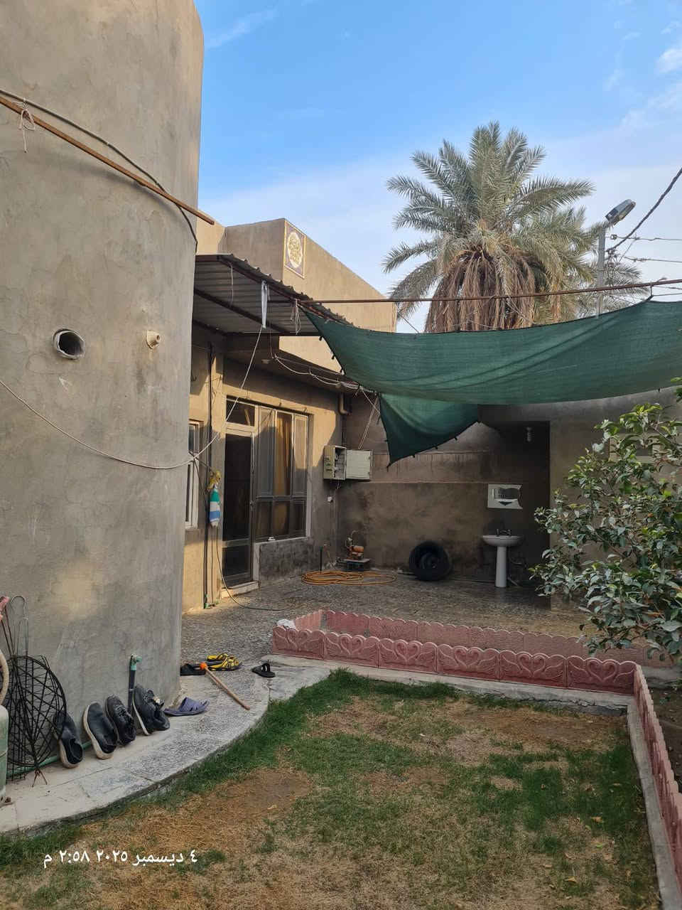 دار سكنية للبيع في الكوفة شارع المعمل قرب صورة الشيخ الوائلي مقابل مجمع المختار خلف الشارع الرئيسي ٢٥٠ متر مربع للاستفسار الاتصال ***********
