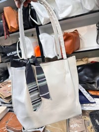 حقائب نسائيه درجه اولى كوالتي عالي والأسعار مناسبه جدا   للتواصل معنا ...