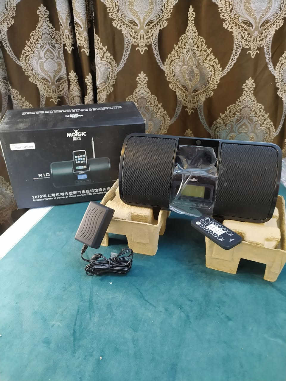 سلام عليكم.    امزون جديد 
سماعه +مضخم صوت +راديو .+شاشه +ساعه رقميه وتشتغل ع بطاريات قلم  صوته كلش حلو طلعتي بهذا الشكل  السعر 25 الف ***********0
