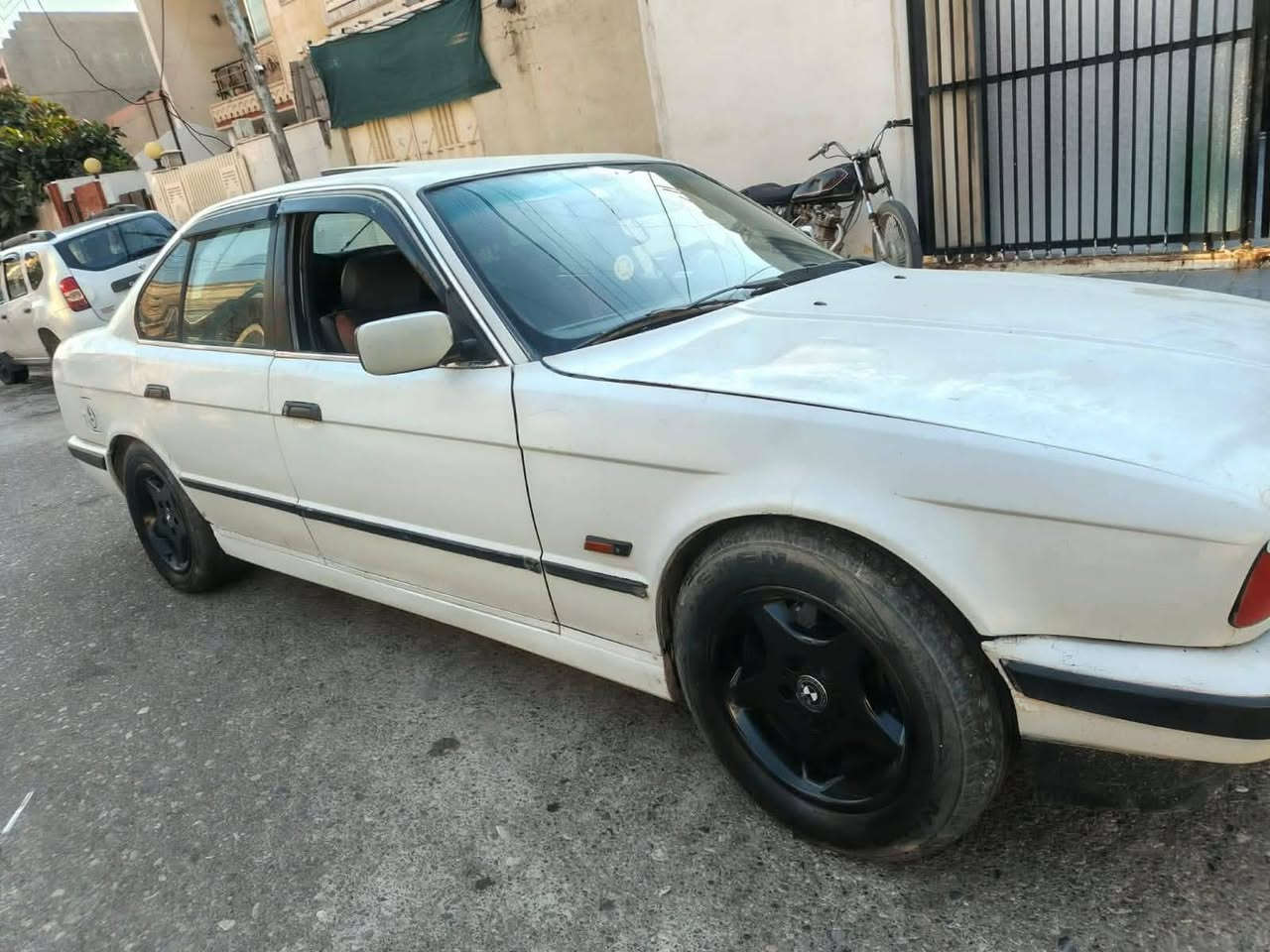 سە رە تا بە ناوی خوای گە ورە ...
                       BMW بۆ فرۆ شتن
مۆدیلی 1991  520 عادی کە پس 
سلایتە بی لیدرانە زۆر توندوو تۆڵە 

دوو جام کارە بایی براوە بە شە رت 
رە قە م دهۆکە  ‌(بە اولیات )  دە فرۆشم ساحیبی دیار نیە کیشە ی

 مە دە نی دزیاری بە شە رت عدزی حوکمەت بە شە رت تکاییە مشتە ری
 نی 
بیزارمان مە کە لە هه ولیرم ..
سعری ( 28)   وە رە قە م معامە لە یە کی برایانە  ادمینی گوڵ وە ری گرە  *********** أربيل, العراق
