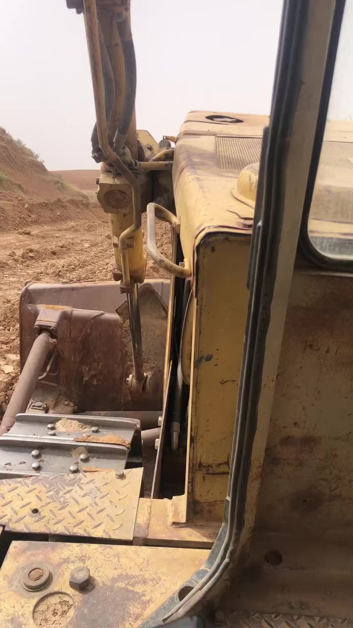 بلدوزر لللبیع 
حجم ١٥٥

رقم كركوك 

مكفول كفالە‌ عام كیر محرك توركم 

حدادیە‌ نضيف جدا

موشراي لا خابر

***********
