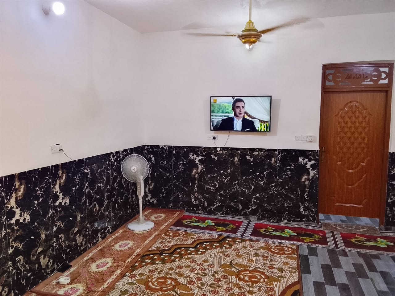 سلام عليكم أخوان بيت للبيع مساحه 130 متر زراعي سند 25 العنوان قضاء الشامية ملحق حي العسكري الشرقي بناء طابوق فقط السياج بلوك ويحتوي على غرفه ومطبخ وصاله كبيره واستقبال ماكامل لنص السعر 55 مليون وبي مجال والشراي بي خير ويدلل واليريد يتواصل فقط عل خط واتساب ***********
