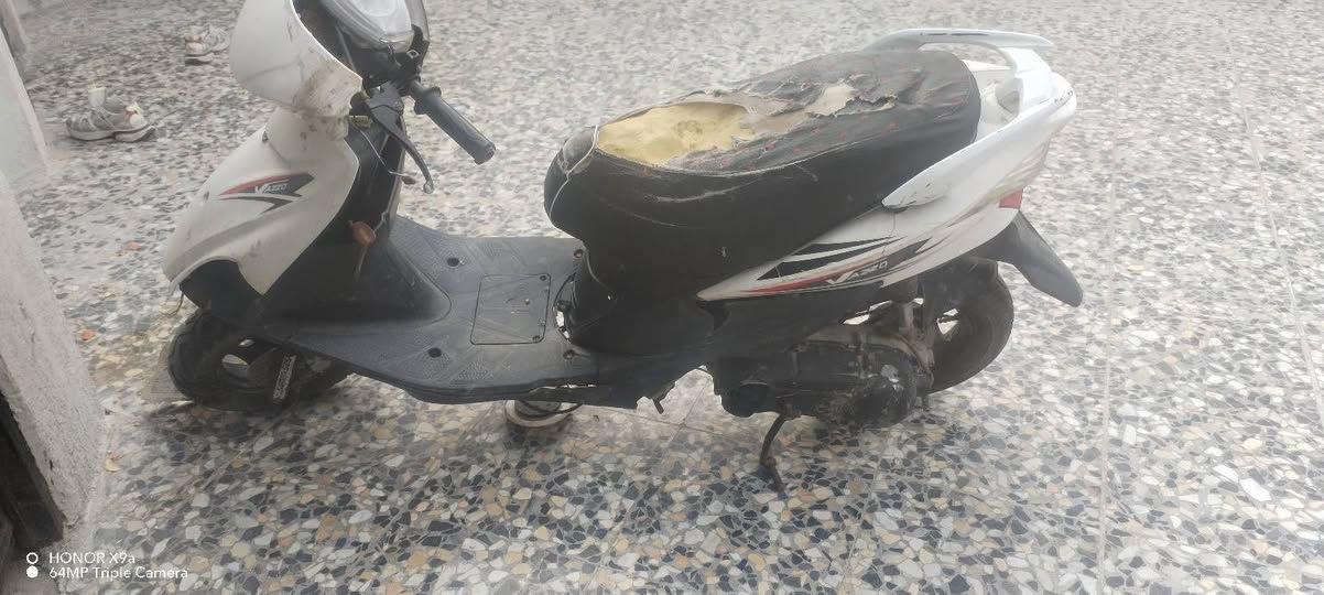 دراجه ذبانه لبيع بس عطلانه وما عرف عطله حيانيه *********** البصرة, العراق

