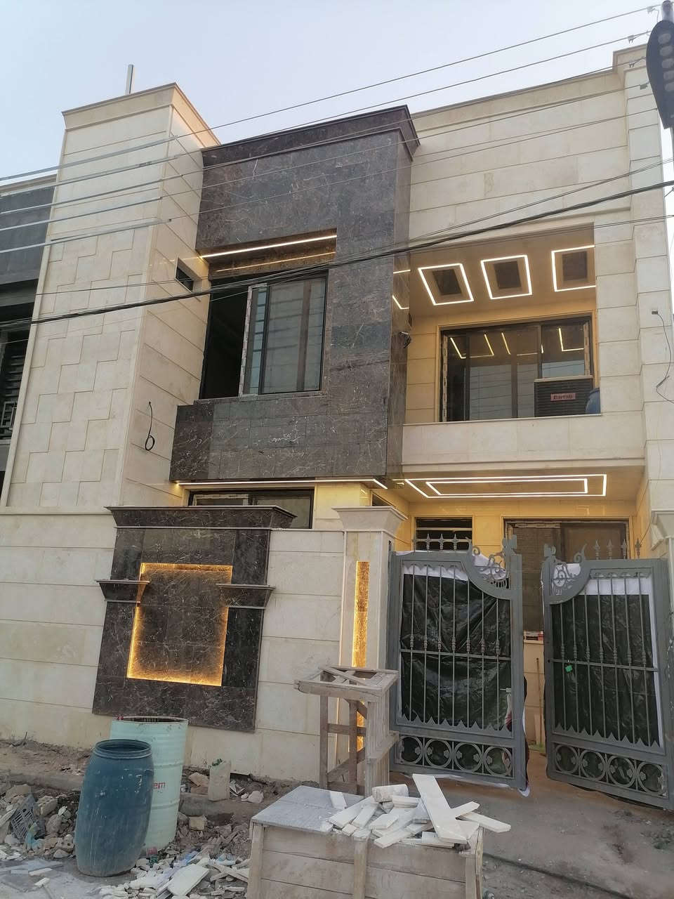 كادر عمل تغليف الوجهات المرمر بنواعها الحيم ميكانيك شغل درجه والال وسعار مناسبه واتساب فقط *********** اتصال فقط ***********
