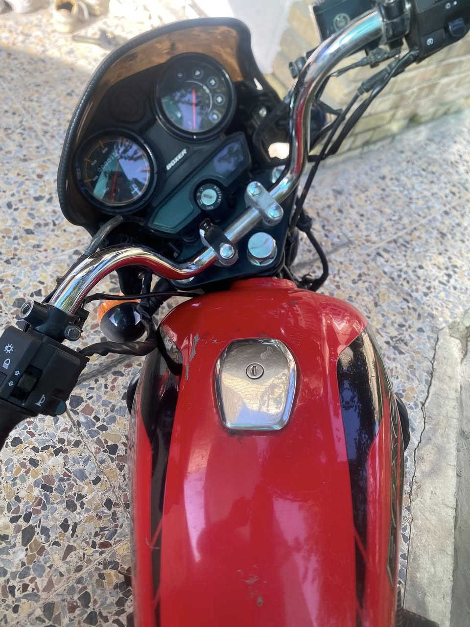 السلام عليكم
بوكسر دخول ٢٣ بالسنوية مسجله ٢٢ شكل و مكينه ٢٣ الدراجة مكينه و كير و كهربائيات مكفوله ومجفته تجفيت شركه رقم و سنويه باسمي الدراجه ناصحه و استخدامه شخصي عارضه ب 2150 و بيهه مجال مكاني بغداد البلديات 
واتساب ***********
