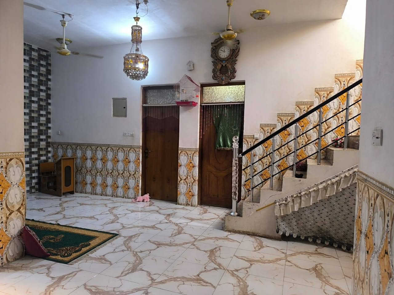 بيت البيع المساحه ٢٠٠ طابو صرف طابقين ٥ غرف نوم ستقبال بي محل بي ركن حي الوحده قرب الروضه بناء طابوك السكف عكاده بيت جديد مرتب مطلوب إسكان ١٥ مليون  *********** تصل ع الرقم وفتهم التفاصيل اكثر
