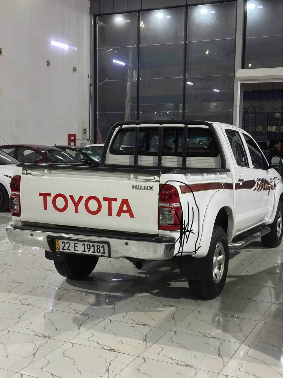 پیكاب مەرزیە   ٢٠١٣شەریكە جیهان  
گێر عادی رەقەم و سەنەوی نوێ یە 
١٧٠ هەزار رۆیشتیە گێر و مەكینە بەشەرت 
ئەوەندەی لە رەسمەكە نیشانم كردیە سبوغە
مەكینەیی نەكراوەتەوە بێ حەیبە
كەمێك تەزرەی خەفیفی هەیە 
لەگەل لە بۆنیت لەزگەی ریكلام تەبح بووە 
سیارەكە لە هەولێرە 
***********
*********** أربيل, العراق
