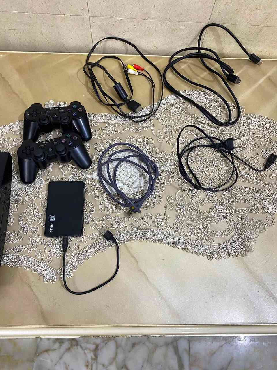 السلام عليكم
بلي ٣ سلم مهكر نضام كاستم اخر اصدار وياه يدات  ٢ وحدة جديدة والثانية قديمة بس تشتغل البلي نضيف على ايدي نضافتة 85٪؜ يجي وياه هارد خارجي ٥٠٠ كيكا بيه اربعين لعبة و لعبة فيفا ٢٣ بيها لاعبين جديدين والبلي بيه ١٢ لعبة داخلية ومكاتب مال العاب بيها بحدود 6000 لعبة شتريد تنزل تكدر بيه برنامج مال هكر للالعاب اي لعبة تكدر تسويلها تهكير يجي وياه الواير مال الشحن و واير الكهرباء العطل الوحيد منفذ hdmi تصليحة ميتجاوز 30 الف واني جايبلة واير AV و واير hd مالتة هم موجود رايدة ب 150 قفل 

 *********** للتواصل واتساب مكاني النجف المتنبي .
