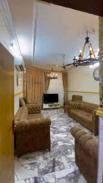 بيت للبيع مساحة ٩٥م
مدخلين
الموقع📍: الشعب حي التجار
يحتوي على: #استقبال #٣غرف #مطبخ #خدمات
للأستفسار آكثر الأتصال على الأرقآم 
***********
مكتب الأخوين للوساطة العقارية
