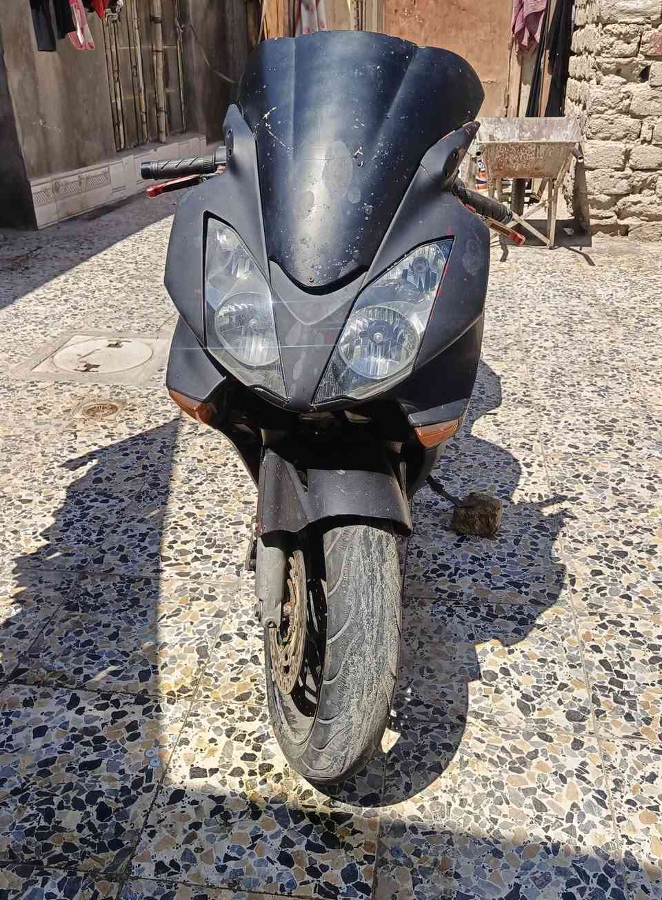 دراجه honda vfr800 2003
الدراجه جانت كاطعه نار وديتها الفيتر
سوا الكهربائيات وشغلها
بيها خلل حاليا ماتصعد دهن 
مامفتوحه المكينة شرط قبق الولفات مامفتوح
حجم المكينه 800cc
v4
تفاصيلها كاملة بالفديوات
الدراجه لون احمر بلاد
وصابغينها لون اسود رش 
عليها كزوز sc
يدات رياضيه
نوزلات رياضيه
ابيعها ع هذا وضعها الي تخدمه
مليون و100 الف سعرها
البصرة قضاء المدينة
***********
