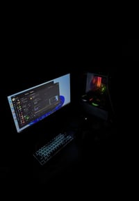 كيس موضح بالصورة هو والمواصفات رقمي  07713690949