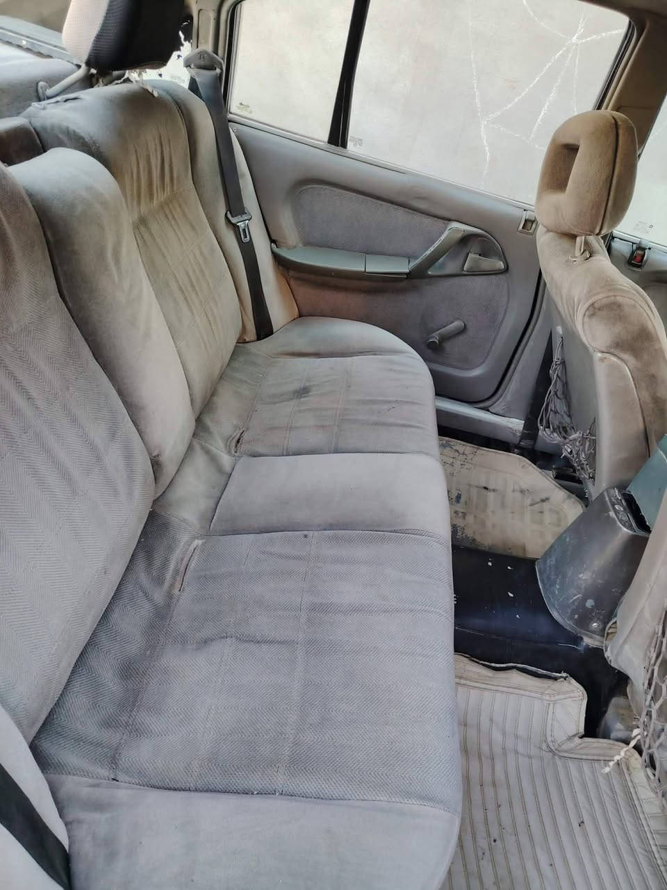 للبيع سياره اوميكا حجم 20 عنون رشيديه سعر 18 وبيه مجال رقم هاتف *********** رقم كورك 4
