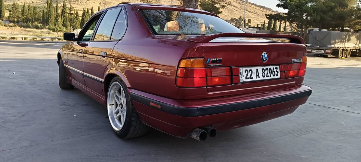 BMW 1991 
ئۆتماتیک
 ویل ئێم
سڵایت 
مەکینە 530 دەبڵ دیجیتاڵ
سەنەوی بە سەرچووە 
تەنها لێدراوییەکی چاملغی دواوی هەیە

سعری 70 مەجالێکی کەم

*********** واتساپ و ڤایبەێ
*********** شمشمل, السليمانية
