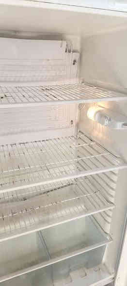 السلام عليكم ثلاجه للبيع حجم الكبير مكاني حله ثوره شرط النظافه  والثلج السعر 175 وبيها مجال بسيط هذا رقم تلفوني لا احد يجي خاص***********
