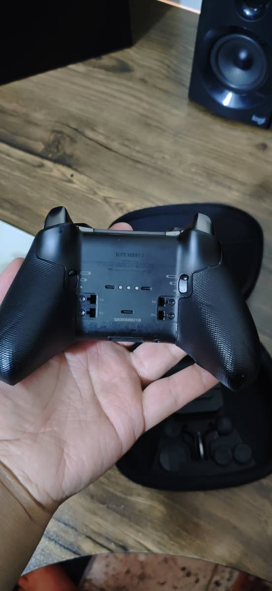 سلام عليكم شباب جوستك اكس بوكس اليت 2 
شغالة بس كفر من يم لزمة تعبانة فقط سعرهة 75 الف 
تواصل واتس اب ***********
