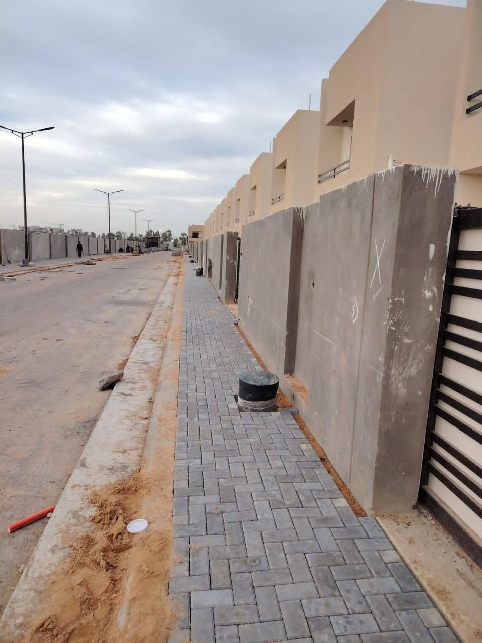 السلام عليكم👋🛣️ جميع انواع المقرنص🔲🔷🔴خلفات مقرنص🛠️
عمل ساقيه➕عمل رصيف➕عمل كابات➕عمل كاشي➕عمل كرانيت🔸
نشتغل بدقه↙️عاليه↘️⚒️🛠️
عمل درجه اوله🥇🔝الثقه في عملنه🔘🔹▪️👍 
الرقم: ***********
