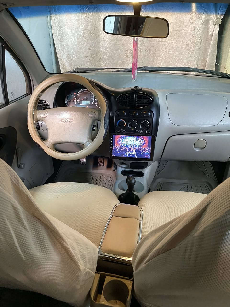 سلام عليكم كيو كيو كير عادي 2013  سيارة جاهزة من كلشي ماعدى المحرك كايم يعني السيارة واكفه سنويه لحد 2029 راعيهه يمي  حدادية تدفئه تبريد باتري جديد  البدي شوفة عينك نضيف  سعر 25 ورقة للتواصل ***********
