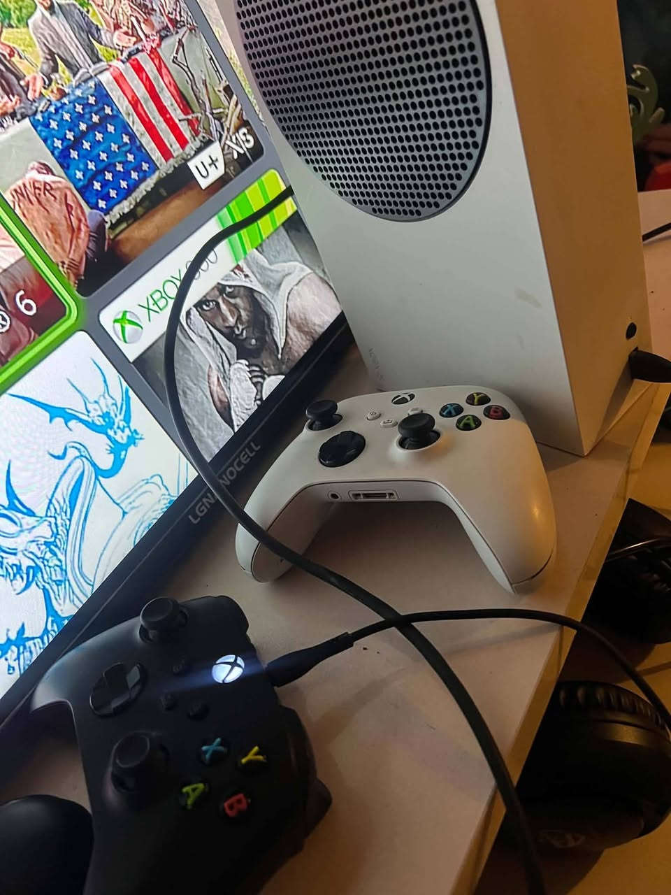 سلام عليكم شلون شباب 
سيريس اس للبيع مع يدات ثنين اصليات وحده منهن بيها كير درفت يمنه 
بدون كارتونه مكان بغداد الغدير 
رقم *********** 
مكلف بلنشر 
سعر 350 الف
