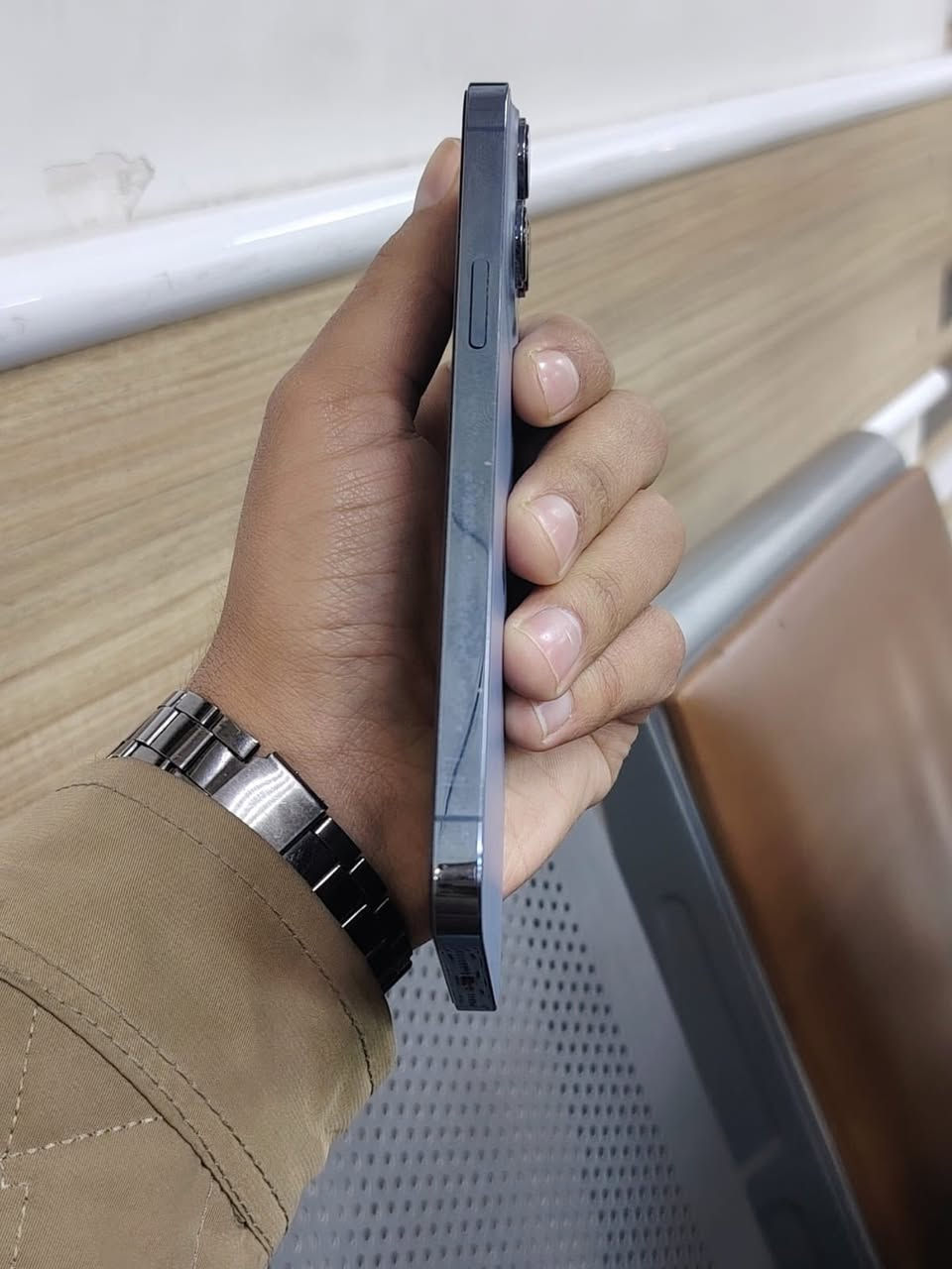 سلام عليكم  جهاز انضيف مامفتوح ‏شرق وسط ذاكره 256 بطاريه 76. لاستفسار خاص ***********
