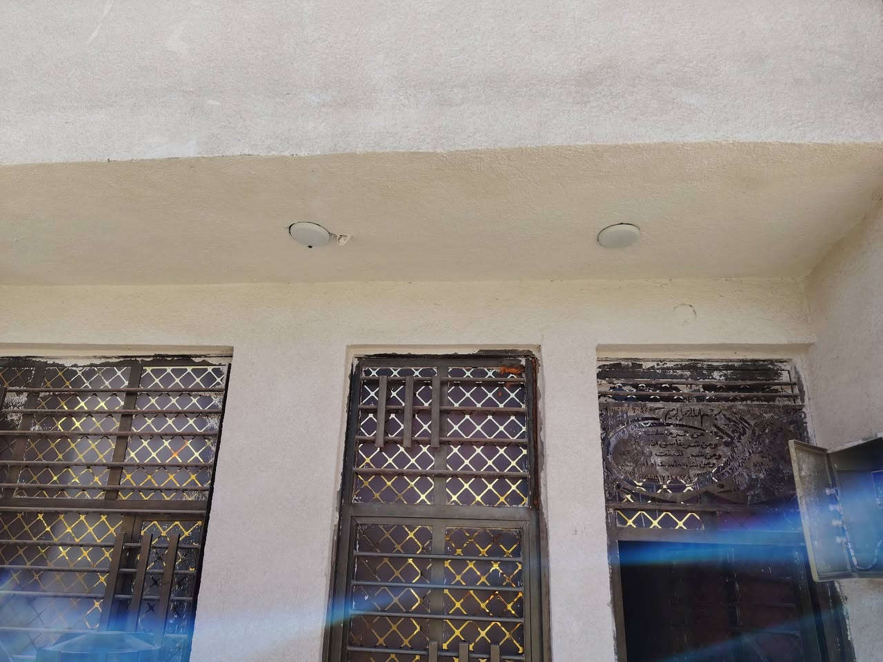 السلام عليكم بيت البيع البيت طابق واحد البيت جديد وعالي على الشارع سطح شتايكر نوع العقار زراعي سكني فرع الحداد قريب على الشارع الأستفسار الاتصال ***********
