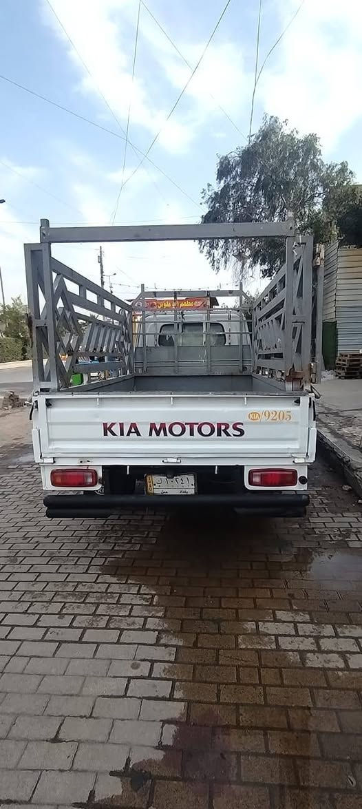 السلام عليكم كيا فنتيره قلاب للبيع تك قماره 8 جنكال  موديل 2000 رقم بغداد الماني سنويه 27 مشروع وطني مكفوله من الضربه والكص والتبديل بيهه مكانات صبغ للجماليه مكينه وكير واكسل مكفول شاصي رقم شاصي مكفول تخم تاير صدر جديد كهربائيات كله شغاله سياره جاهزه السعر 58 وبيه مجال مكاني بغداد مدينة الصدر الشراي يخابر *********** غير متواجد على الفيس
