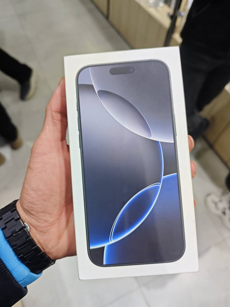 سلام عليكم 

ايفون 16برو ماكس جديد مشحون مره وحده وحده فقط 
ذاكرته 256 
النضافه 100٪100 
غراضه ويا كيبل وكامل 
بس الكارتونه مالته مختلفه يعني مو مال الجهاز نفسه مختلطه وي جهاز 16ثاني وبس هاي الملاحضه بي سعر 1600.000وبي مجال 
مكاني كربلاء الاستفسار على الرقم 

***********
