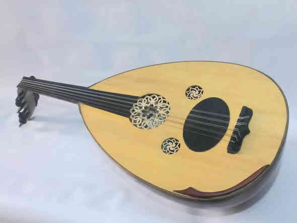 عود سوري للبيع سعرة 125 الف . . . العود قديم صناعة 2014 هذا رقمي وبي واتساب *********** مكاني بغداد / البياع ( يوجد توصيل باجور )
