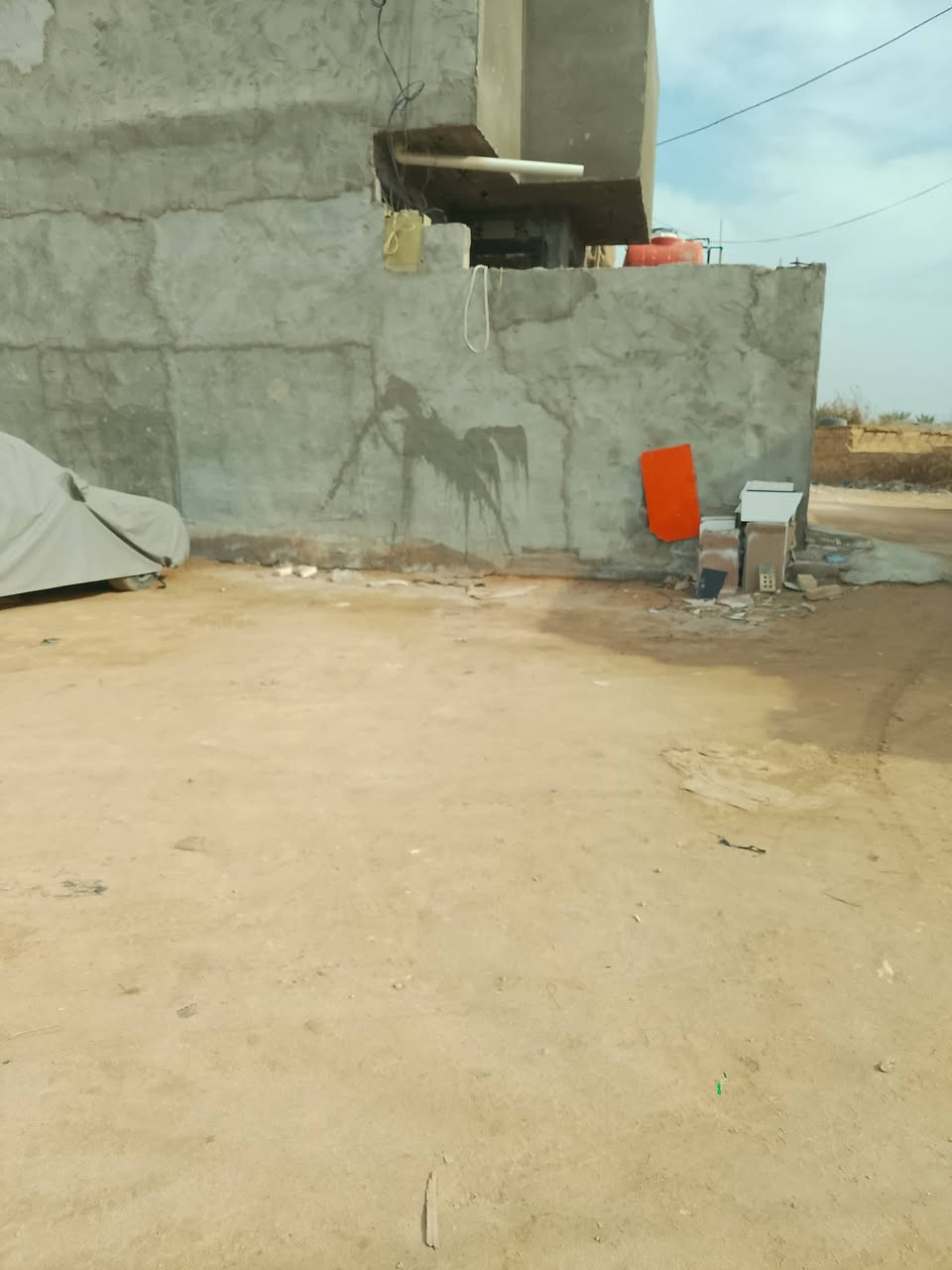 سلام عليكم 
قطعه للبيع مساحه 50 متر 
ركن 
تبعد عن الامام 5 كم كيلو 
العنوان كربلاء قرب مدينة الزائرين مقابل عمود 131 
***********
