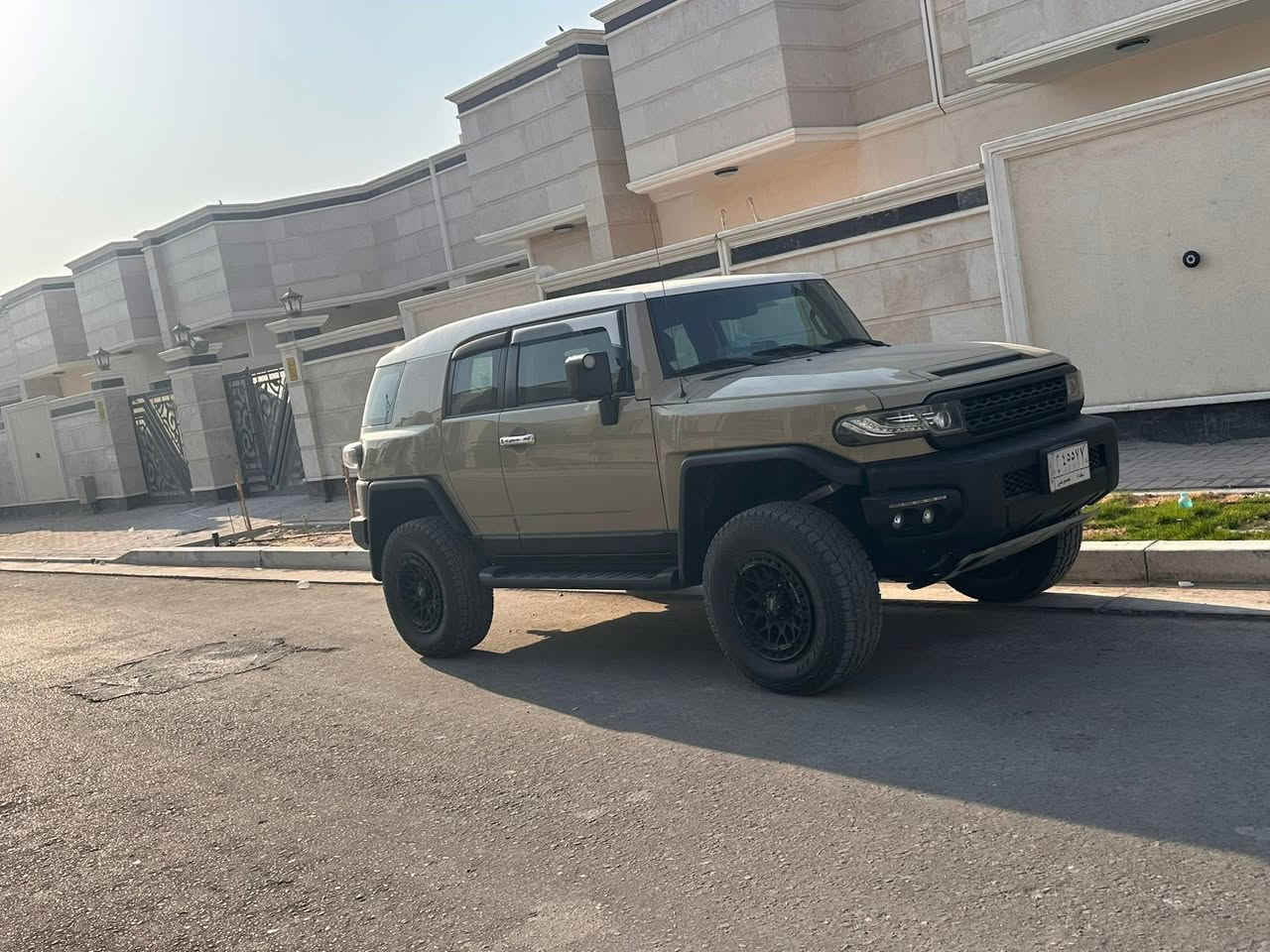 السلام عليكم 
Toyota FJ للبيع 
موديل 2012 
السياره ماشية 117 حقيقي 
كفاله من الصبغ 
السيارة مرفعه وعليه حداده off-road remdax و profender 
تاير حجري نظيف وويل beblock 
للبيع السعر 265 وبيه مجال بسيط
***********
