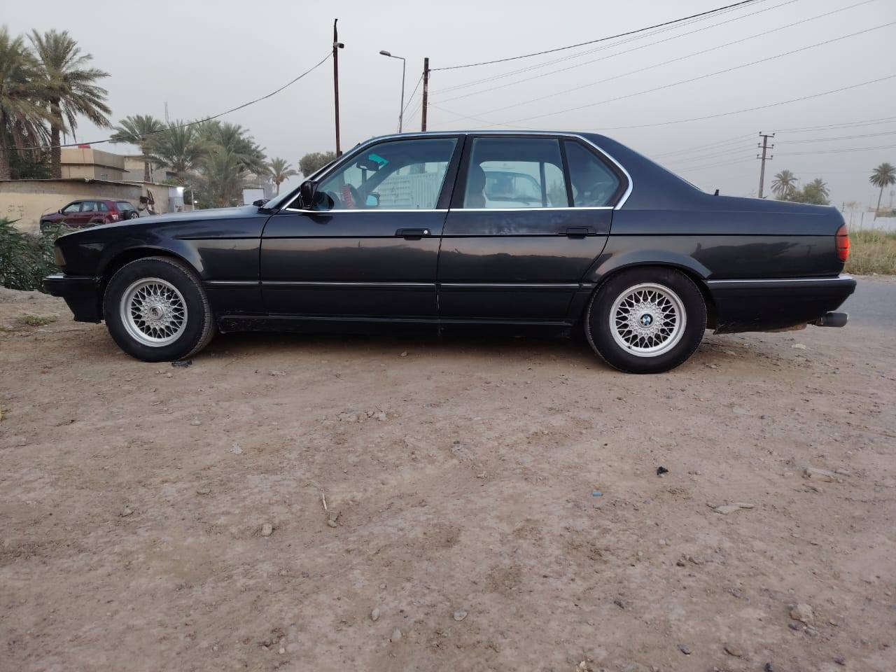 السلام عليكم . من رخصه الادمنيه المحترمين . بي ام ٧٣٠ سته سلندر موديل ٩٢ بغداد باسمي جاهزه ونظيفه جدا داخل وخارج ومابيها اي نقص ماتصرف عليها اي شي . بلاديه مال جناي بدون اقساط ولا مراوس . سعرها ٦٣ بيها مجال جدا بسيط . مكاني بغداد وهاذ رقمي ***********
