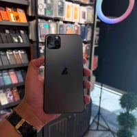 آيفون 11 pro max الذاكرة 256 - البطارية 76 🔋 - لون اسود  📍 براند للموب...