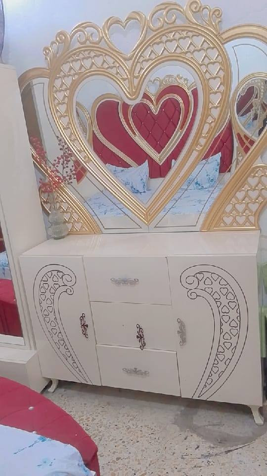 غرفه نوم تركيه 9 قطع نضيفه للبيع السعر 750 وبيها مجال ***********
