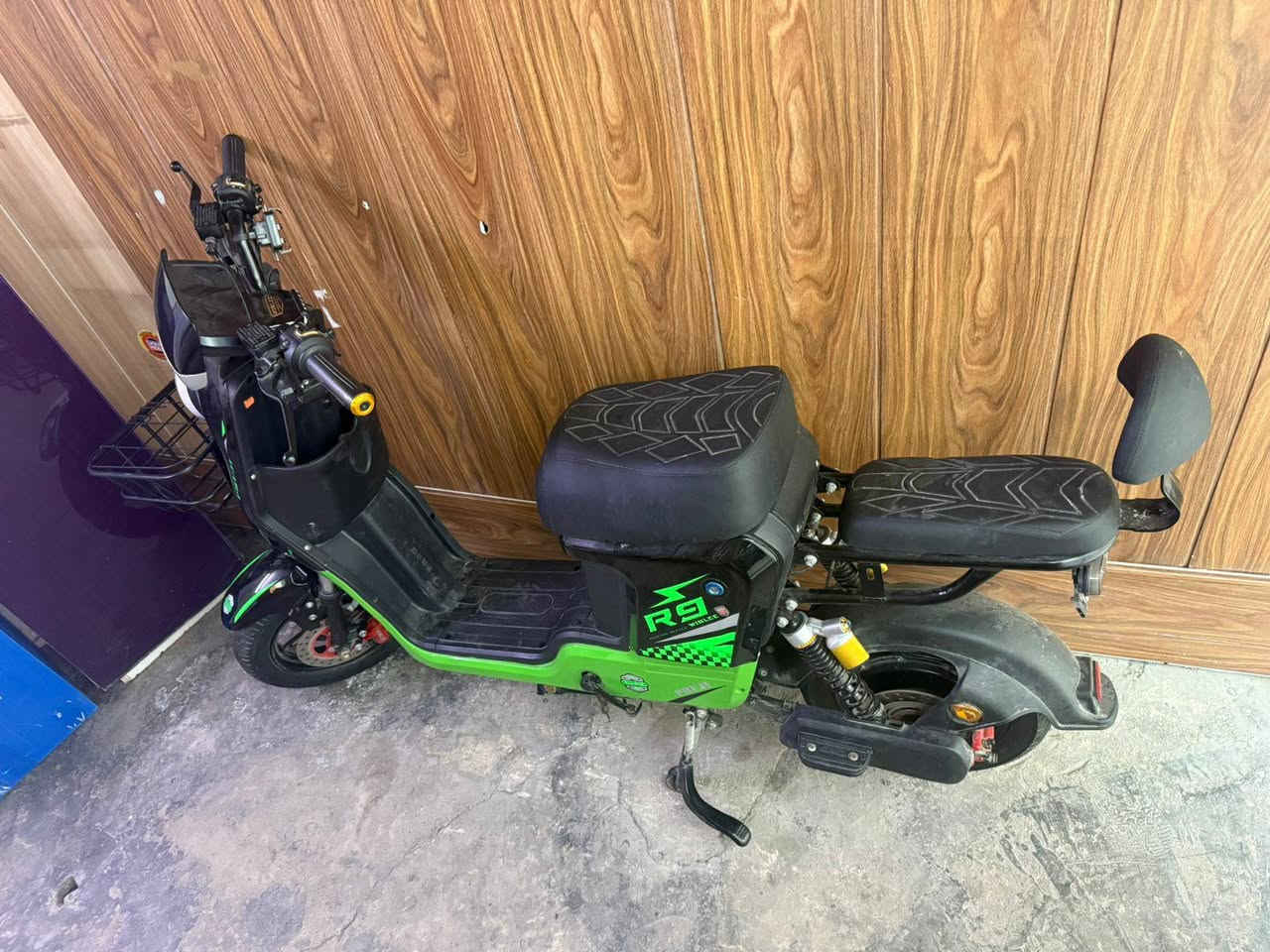 السعر 400 عنوان بغداد وبيها مجال***********
