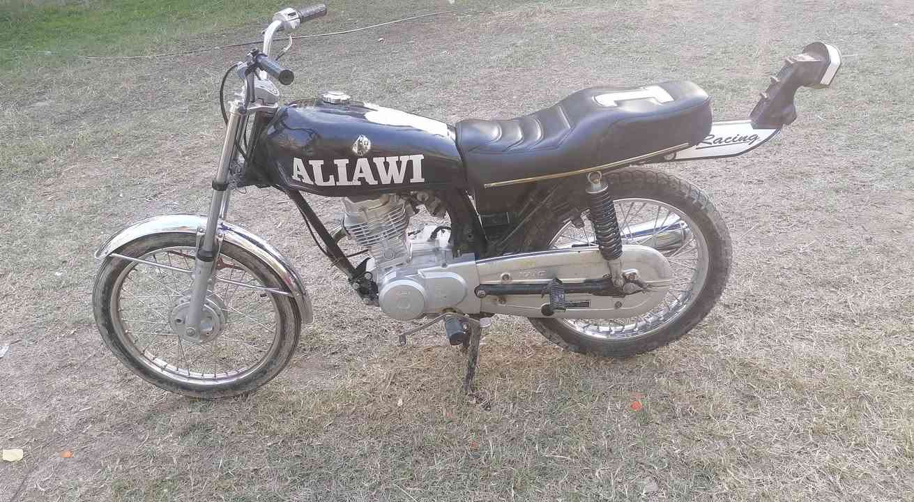 سلام عليكم. دراجه نامه اصلي شلامجه ما مفتوحه شرط. لا تبخير ولا تنقيص دهن. الدراجه تعمير كله 25.    دراجه فصله وسرعه كلك كلك كلك مكفول من السرقه ناصريه مركز السعر 550 وبيه مجال قليل كلش كلش لشراي *********** بيه وتساب..
