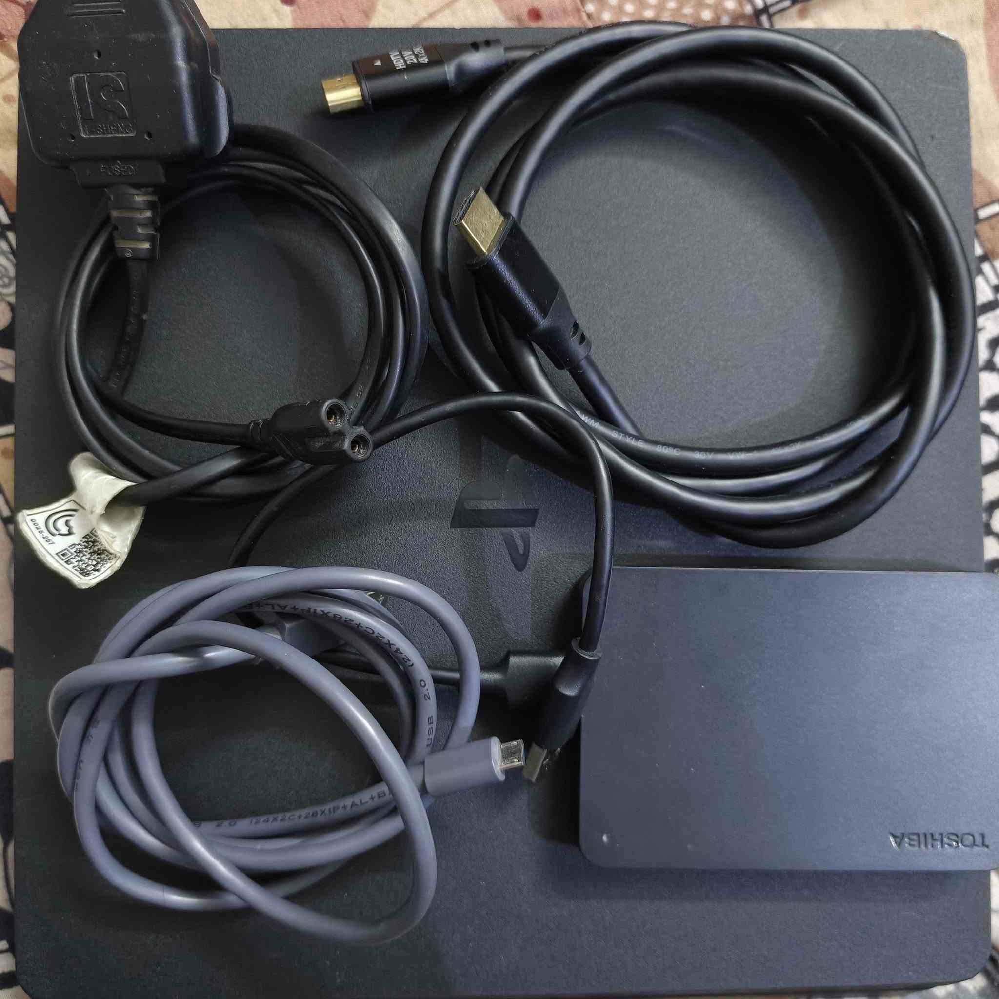 السلام عليكم
بلي 4 سلم اونلاين
جويستكين وحدة اصليه والثانية تجارية 🕹
1ترة
لُك ستيكر ممفتوح🙅🏻‍♂️
جميع ملحقاته بالصوره
كلشي شغال ⚡
السعر (300الف) قفل💸🔒
للتواصل:  ***********
موجود خاص ماسنجر واتساب 
العنوان:  العلاوي شارع شيخ معروف
