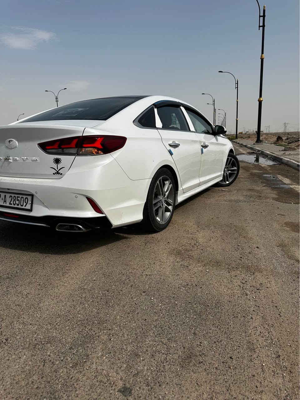 سلام عليكم 
سوناتا ٢٠١٨ خليجي ٢٤٠٠ دوش
مكينه كير حداده كله نضيف 
السياره فول مواصفات
ضربتها جاملقات اماميه وباب بصف السايق
ثلاث قطع يعني 
مكاني البصره الزبير 
*********** البصرة, العراق
