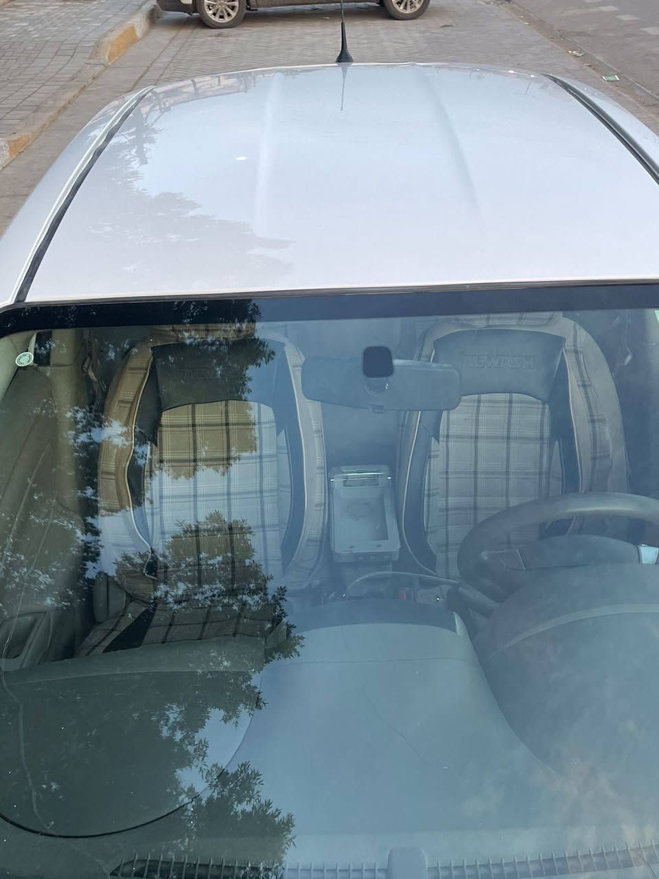 السلام عليكم صني هندي ام الابليتة الزركة موديل 21 ماشية 47 بيه صبغ نص جاملغ والجاملغ الثاني جان بي بارد وبدلتة بواحد اصلي والقديم موجود السيارة جديدة السعر 108 وبيه مجال مكان الشعب للاتصال ***********
