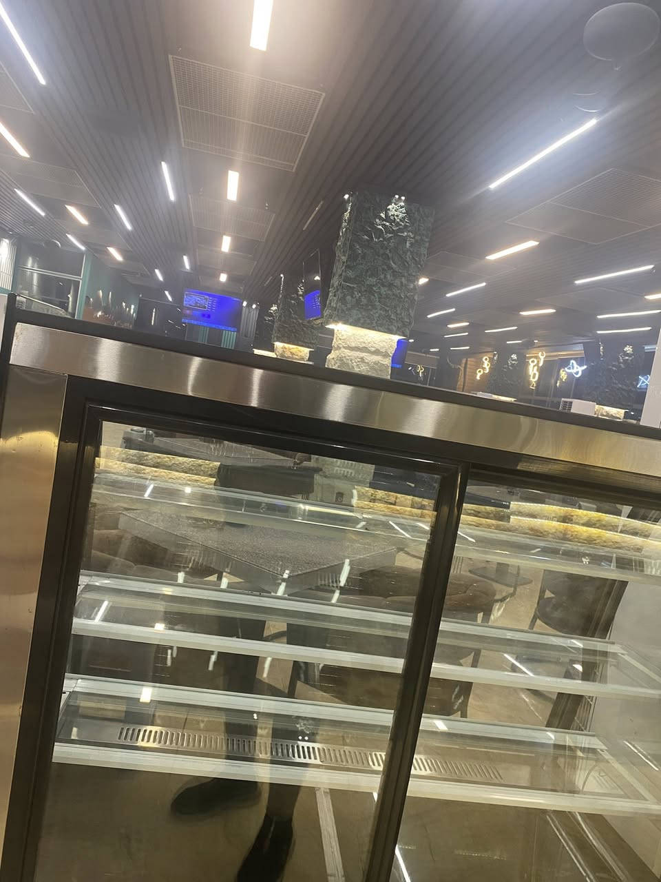 عارضة كيك للبيع  قياس متر و٢٠مستعملة شي قليل كلش نضيفة
للتواصل : ***********
