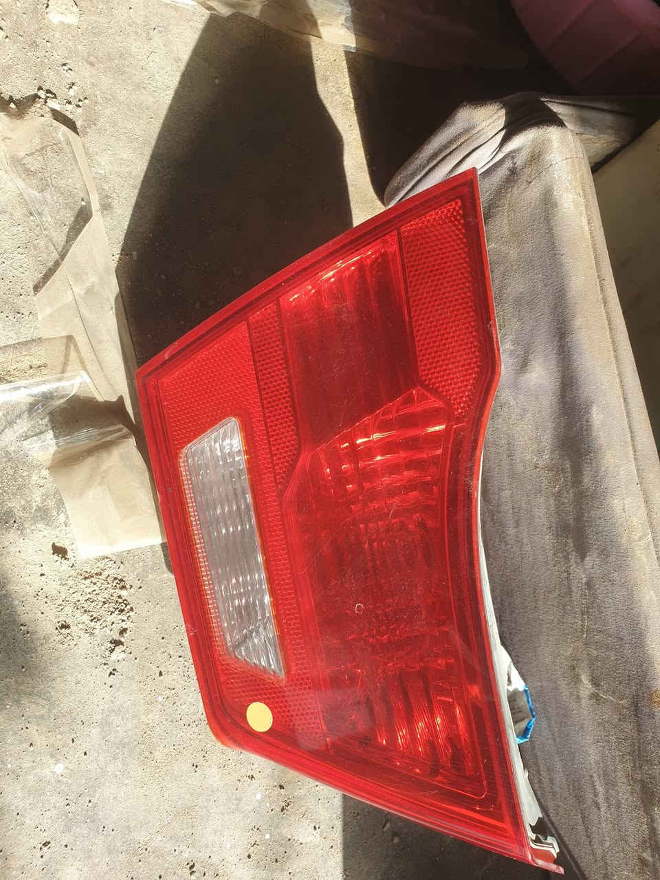 بك لايت اوبتيما 9/10 خليجي نظيفات بس واحد بيه كسر  السعر 125
***********مكاني الغراف
