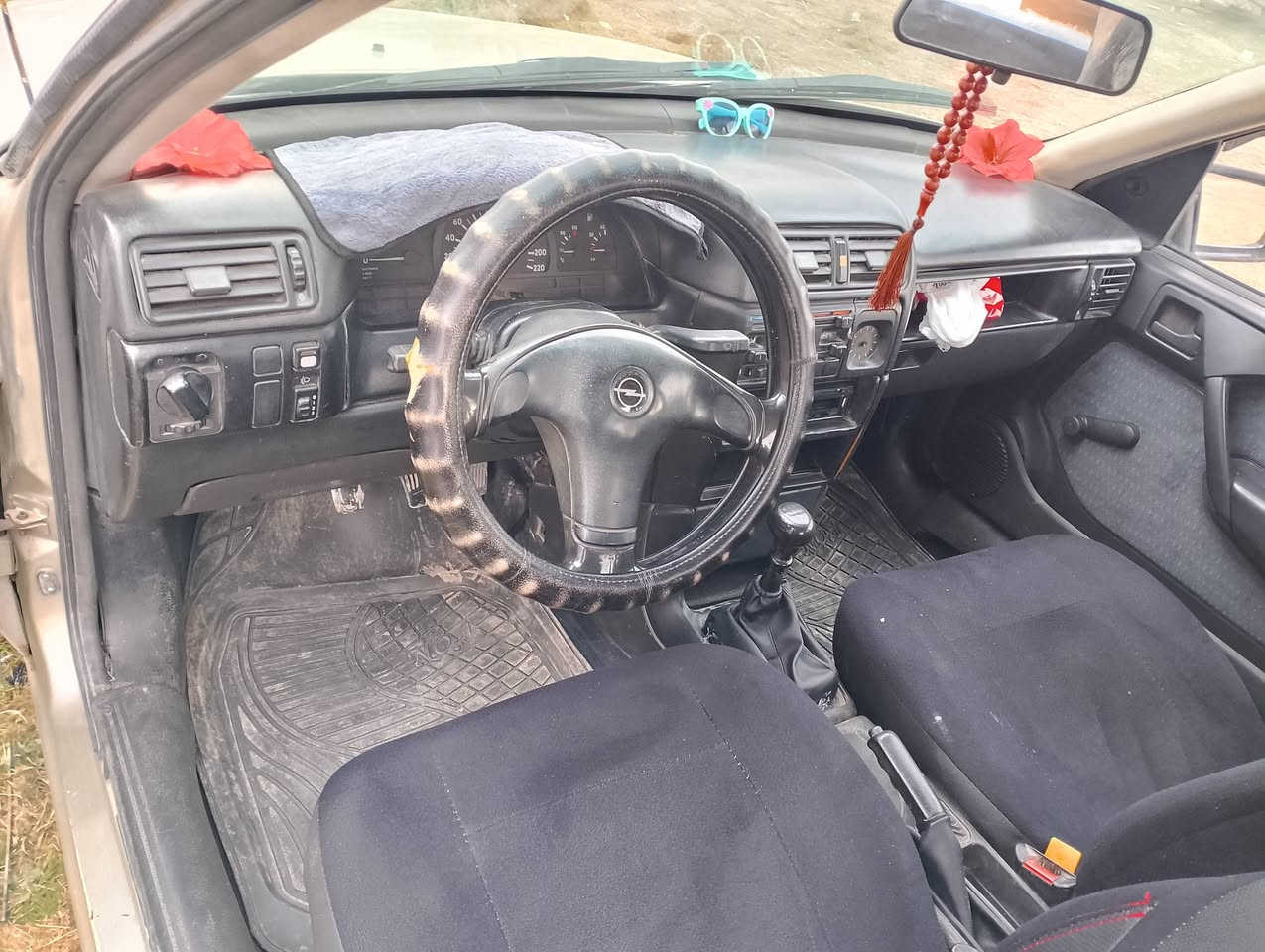 السلام عليكم
اوبل فيگترا رقم نينوى انگليزي  موديل 90 سنويه لل 2030 سياره باسمي جاهزه من كلشي  هزه جديده شرط الوكاله والتحويل 
گير عادي مكان موصل القيروان السعر 38 قفل
الرقم ***********
***********
