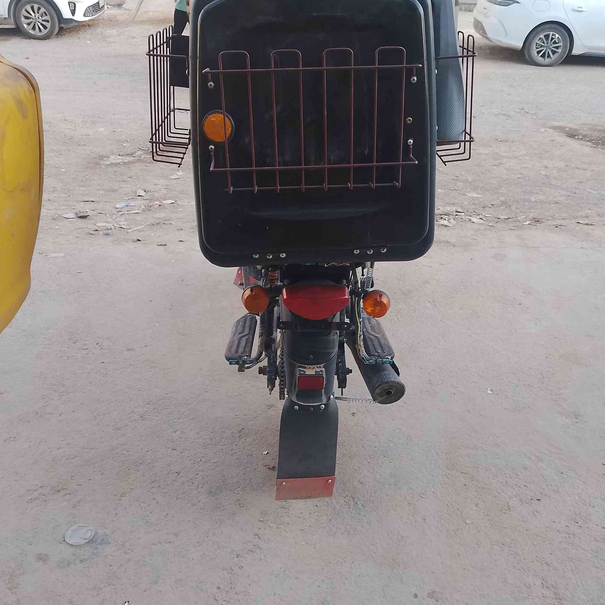 بوكسر كلاسك موديل 19
بوكسر موديل 19 اوراق سكنر مجفته شركه شرط 
((نقصها سلف وقبق الباتري))
كهربائيات هورن عالي ناصي اشاير كلها شغاله من عده الذكرتهن فقط عنوان بغداد ابودشير علوة الرشيد 
*********** واتساب اتصال
