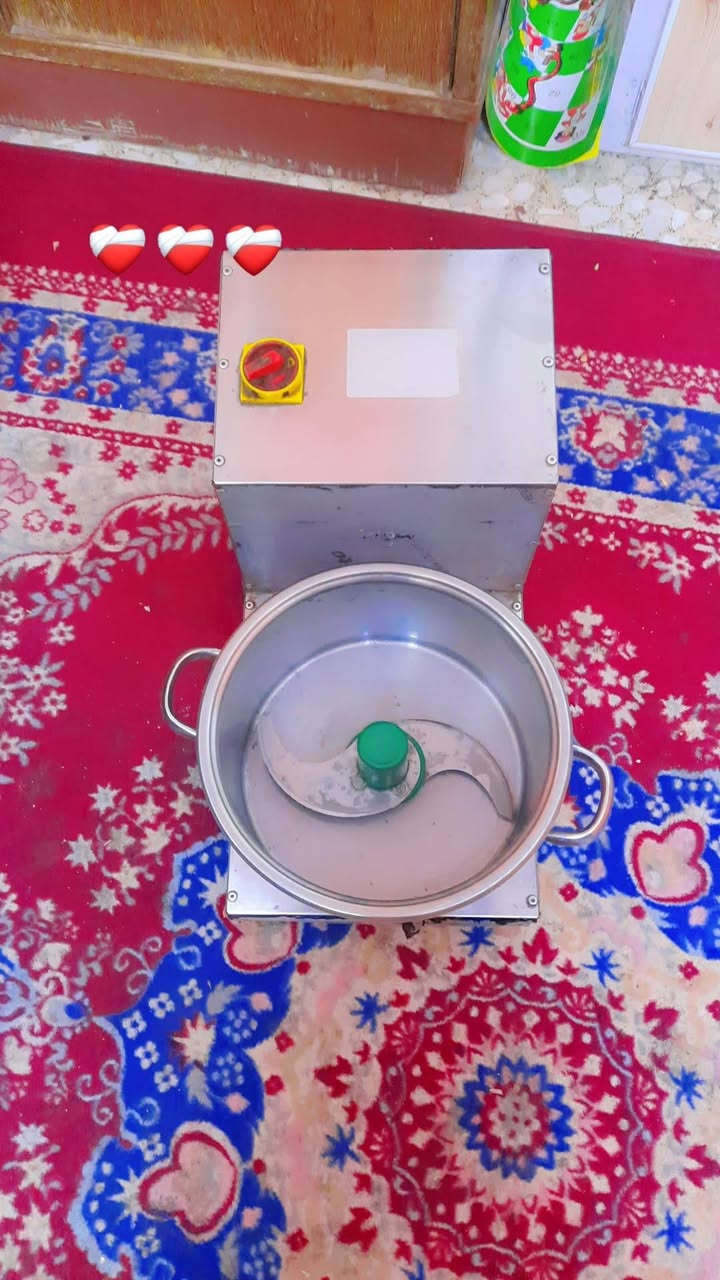 السلام عليكم غراض مطعم  جدر كنتاكي وعجانة ومال همبركروغلاط وفرن بيتزا طابقين مشواية كص مشواية دجاج كلة نضيف موهواي مستعمل الشراي يتصل***********
