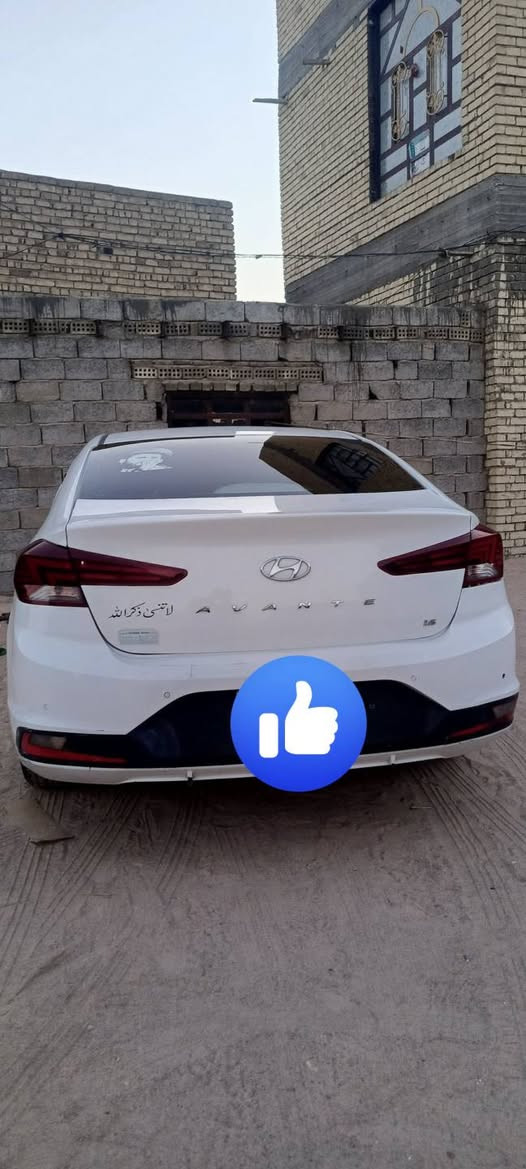 عندي هاي السياره لبيع انتره 2020مكينه مكفول تبريد شغل حداديه جديده تخم تاير جديد بيه قطعتن مبدل بيه باب الخلفي والجملغ على البارد الخلفي بيع مستعجل 115بيه مجال رقم الهاتف ***********
